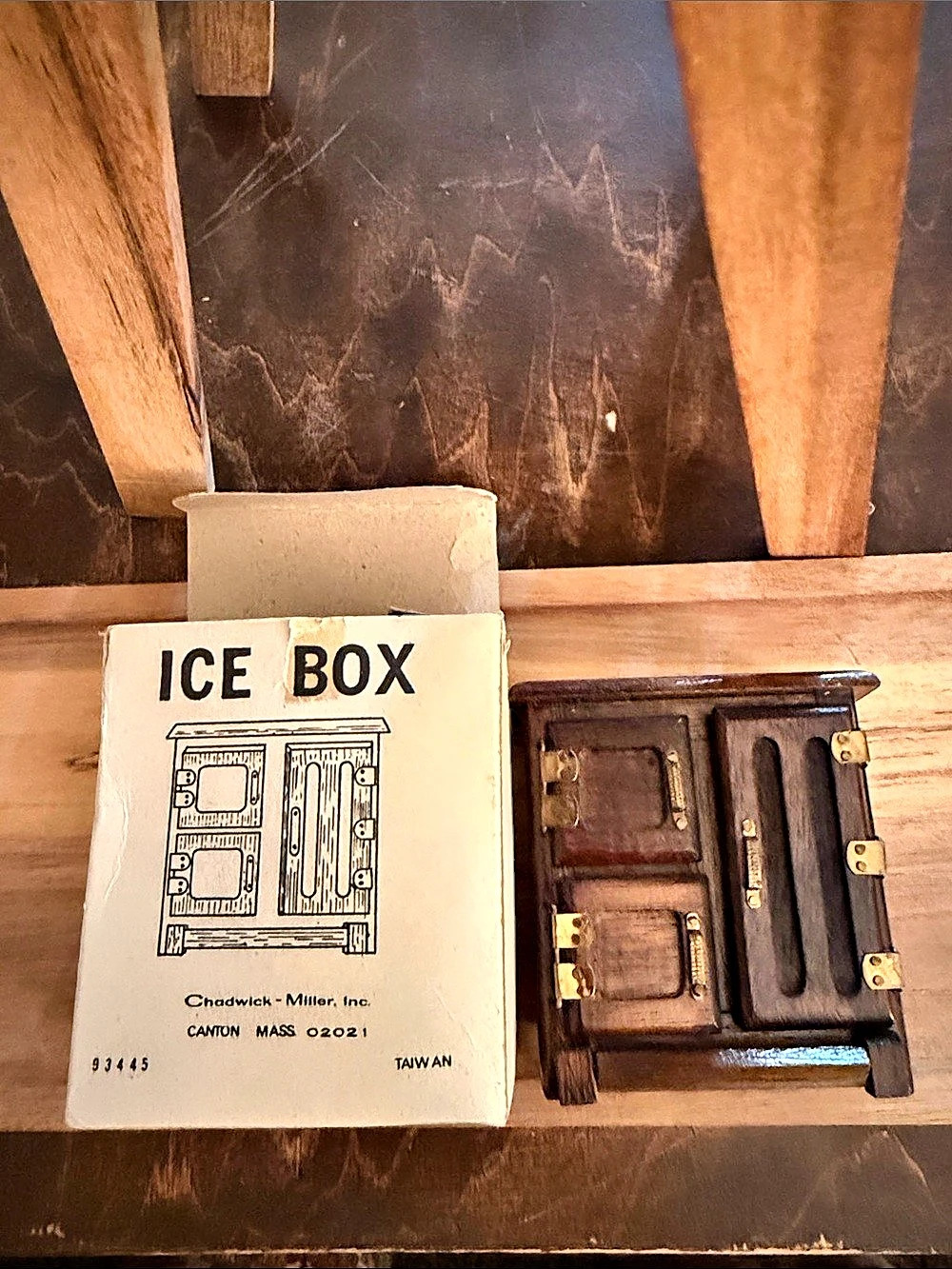 Chadwick-Miller Ice Box Wooden Box with Original Packaging